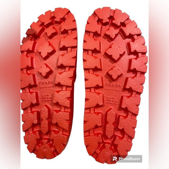 PRADA men’s SOFT LOGO SLIDES - Picture 3 of 6